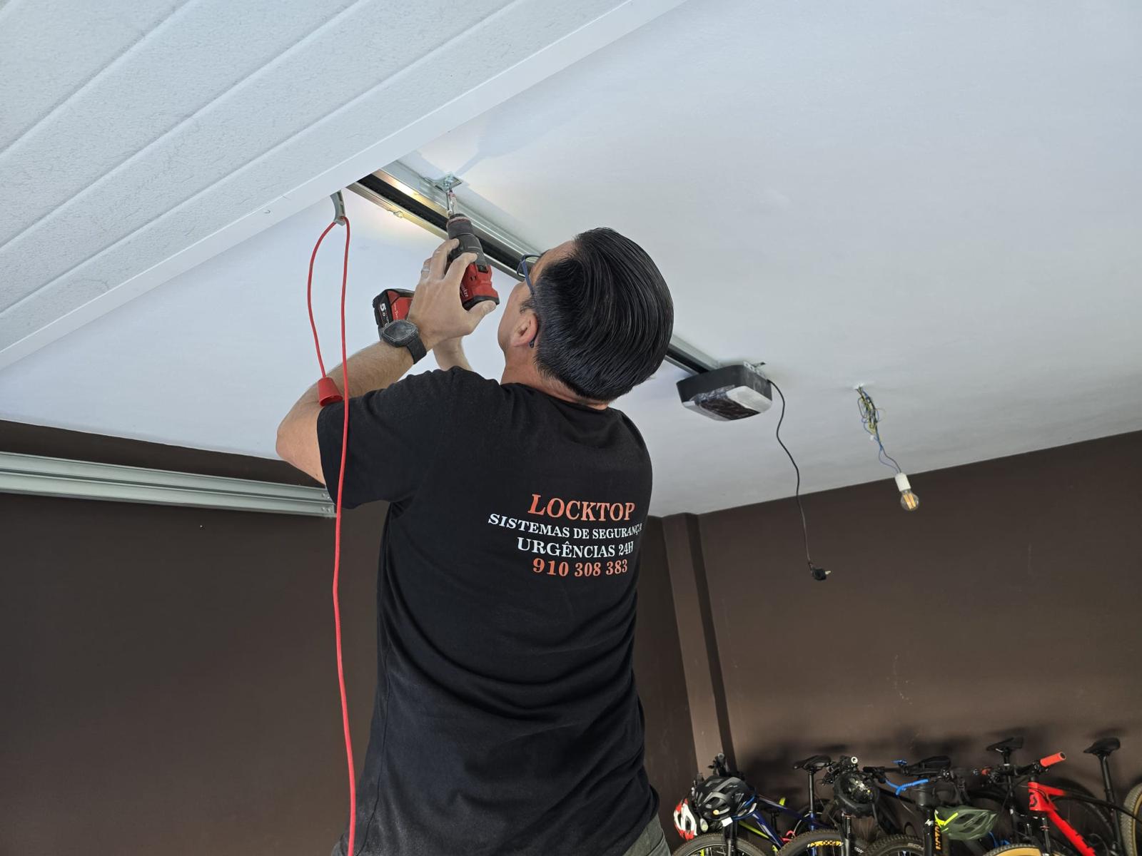 Trabalho em portão automático - LockTop